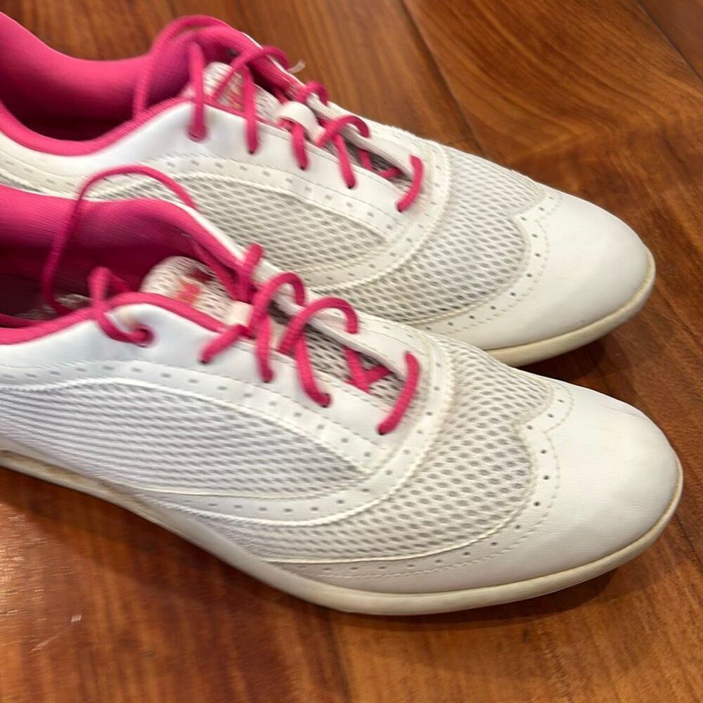 Adidas Women’s Golf Shoes White Pink Spikeless Golf Sneakers Size 8.5 - Picture 2 of 14